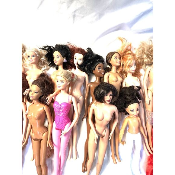 “Lot of 18 Mattel Barbie, Unbranded & Disney Princess Dolls  Restore or Parts - Picture 4 of 9